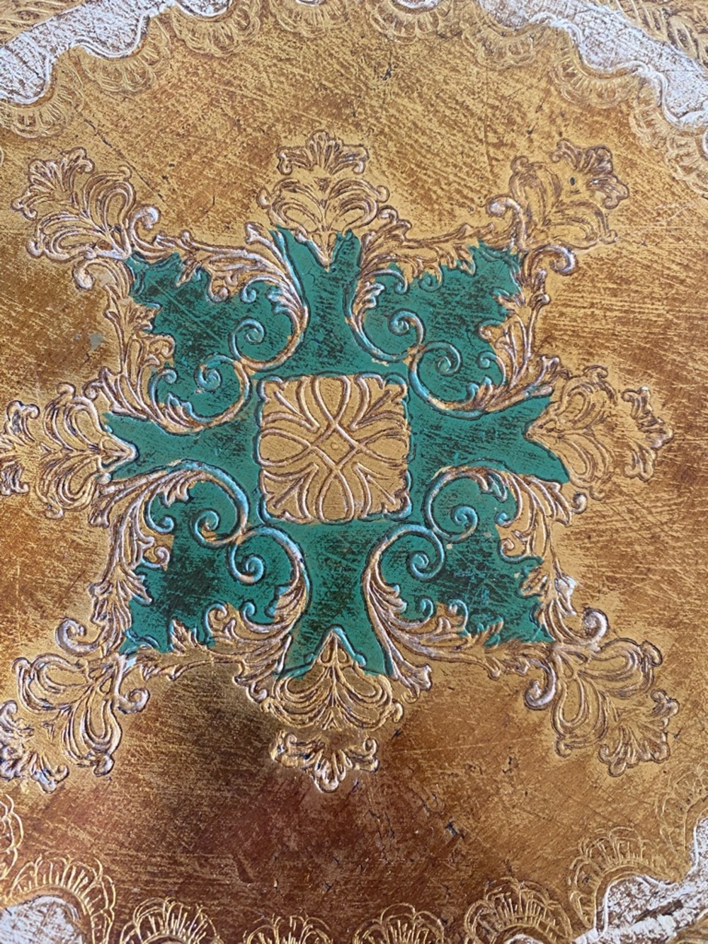 Vintage Florentine Plate. Made in Italy. Green and Gold. Approximately 12”. - Picture 5 of 9